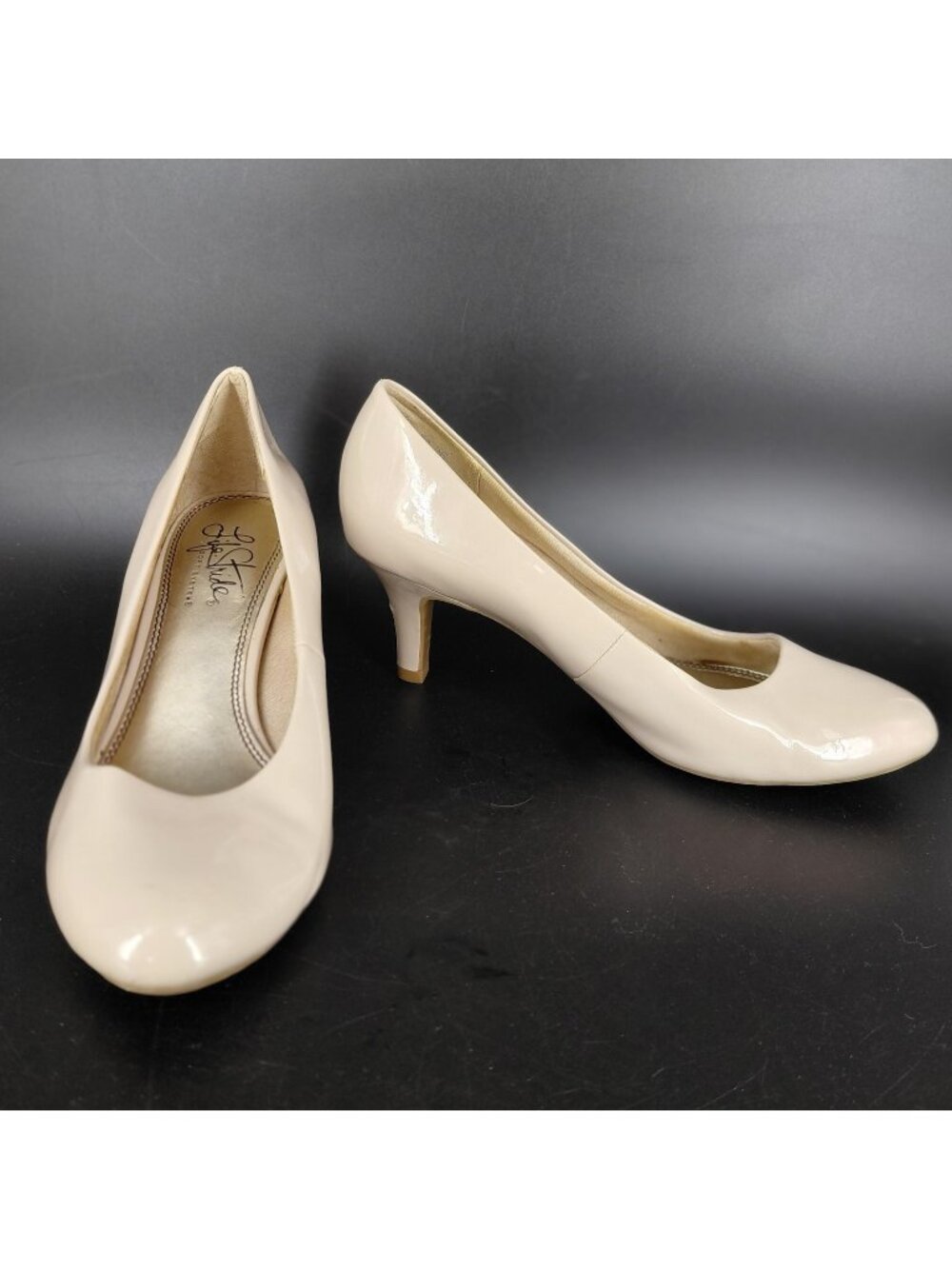 LifeStride Shoes Women Size 7.5 Beige Patent Pump Heels Soft System Office Dress